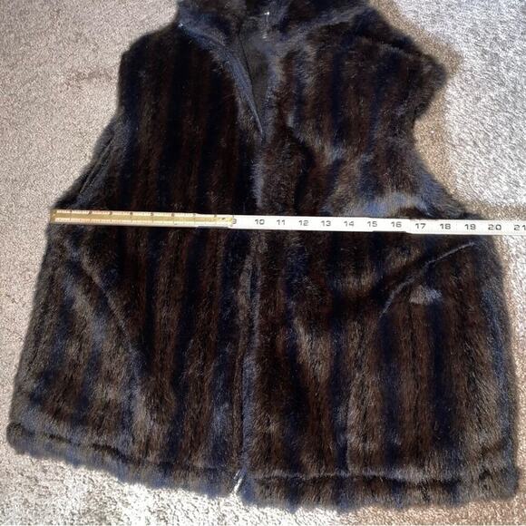 Caribou Crossing vest faux fur brown/black SZ M from Alaska full zip up fuzzy - Picture 12 of 13